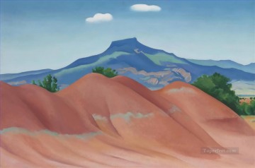 風景 Painting - 赤い丘とペダーナルの白い雲 ジョージア州オキーフ山